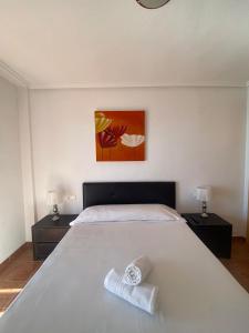 A bed or beds in a room at Playa Paraiso 27E