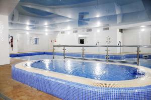 Басейн в Schull Harbour Hotel & Leisure Centre або поблизу