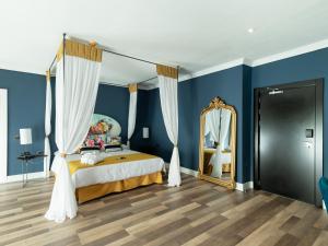 Postel nebo postele na pokoji v ubytování Hotel Altos de Istán