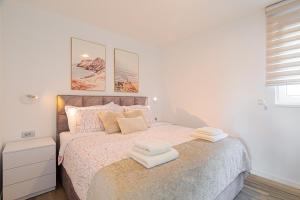 Posteľ alebo postele v izbe v ubytovaní Comfortable 2 bedroom apartment Marina close to beach