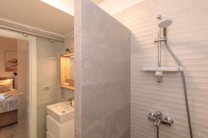 Kúpeľňa v ubytovaní Comfortable 2 bedroom apartment Marina close to beach