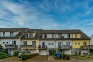 a building with a car parked in front of it at Ferienhaus-Ivory-in-Binz in Binz
