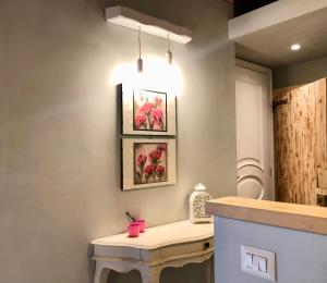 a kitchen with a bench and a pendant light at Sleep'n and go Country House in Menaggio