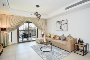 Posezení v ubytování Luxury Escapes - Contemporary 2BR Gem in Madinat Jumeirah - RAHAAL