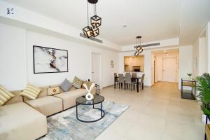 Posezení v ubytování Luxury Escapes - Contemporary 2BR Gem in Madinat Jumeirah - RAHAAL