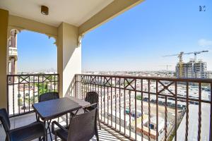 Balkón nebo terasa v ubytování Luxury Escapes - Contemporary 2BR Gem in Madinat Jumeirah - RAHAAL