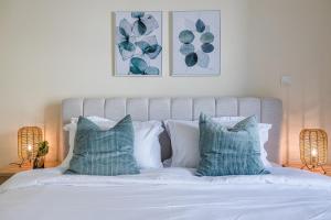 Fotografie z fotogalerie ubytování Hashtag Holiday Home - Stylish 1 Bedroom apartment in The Greens v Dubaji