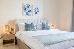 Fotografie z fotogalerie ubytování Hashtag Holiday Home - Stylish 1 Bedroom apartment in The Greens v Dubaji