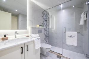 Fotografie z fotogalerie ubytování Hashtag Holiday Home - Stylish 1 Bedroom apartment in The Greens v Dubaji