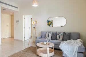 Fotografie z fotogalerie ubytování Hashtag Holiday Home - Stylish 1 Bedroom apartment in The Greens v Dubaji