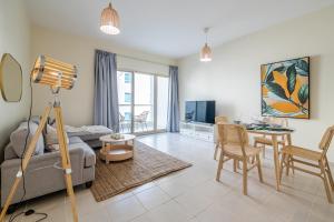 Fotografie z fotogalerie ubytování Hashtag Holiday Home - Stylish 1 Bedroom apartment in The Greens v Dubaji