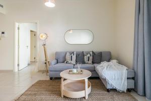 Fotografie z fotogalerie ubytování Hashtag Holiday Home - Stylish 1 Bedroom apartment in The Greens v Dubaji