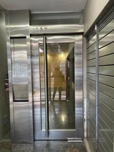 a person standing in a elevator in a building at Ruffus´s Apple Rosario in Rosario
