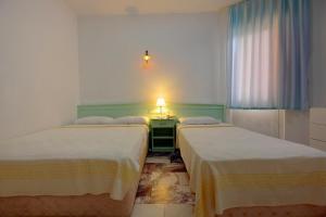A bed or beds in a room at Mandalinn Hotel