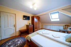 Postel nebo postele na pokoji v ubytování Lilla Panzió