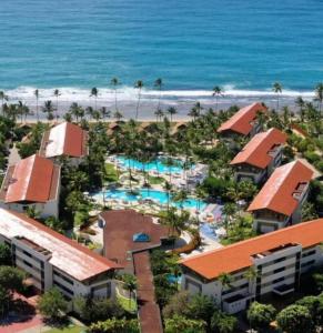 an aerial view of a resort near the beach at Flat térreo 2 quartos no Resort Marulhos - Porto de Galinhas in Porto De Galinhas