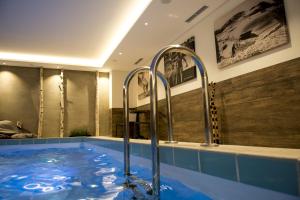 Bazen v nastanitvi oz. blizu nastanitve Hotel Garni Entstrasser