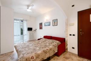 a bedroom with a bed and a ceiling fan at Le Vele in Albissola Marina