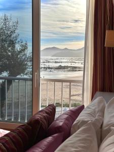 a living room with a couch and a view of the beach at Hotel Las Olas in Noja