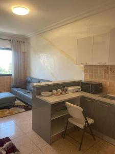 a kitchen with a counter and a chair in a room at Studio meuble sacre cœur in Dakar