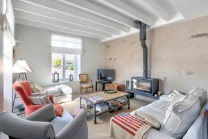 a living room with couches and a fireplace at L'aquarium - Villa au centre d'Erquy in Erquy