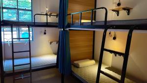 Banshandu Youth Hostel emeletes ágyai egy szobában