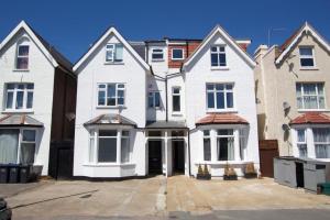 a row of white houses in a parking lot at Splendid 2 Bed Flat with Private Terrace in Wimbledon - 2 The Queens in London