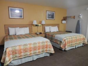 Postel nebo postele na pokoji v ubytování Executive Inn Pearsall