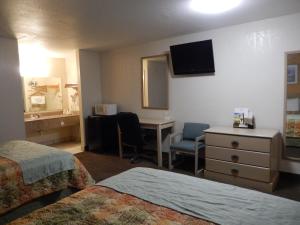 Postel nebo postele na pokoji v ubytování Executive Inn Pearsall
