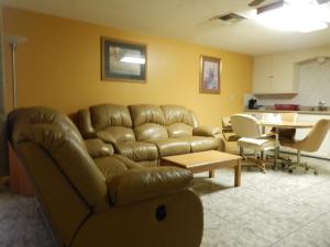 Posezení v ubytování Executive Inn Pearsall
