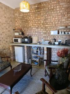 a living room with a kitchen with a counter top at Arnhem Cave Lodge in Omitara