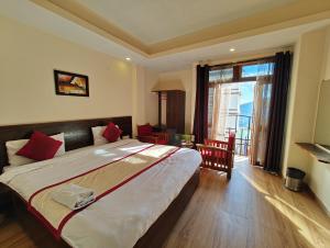 Postel nebo postele na pokoji v ubytování Hotel The Narayani Continental + 129 fotografií