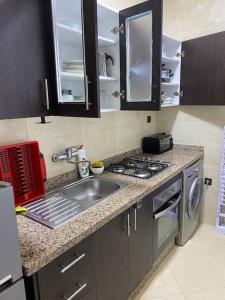 Η κουζίνα ή μικρή κουζίνα στο Studio face à la plage de Tanger