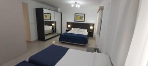 Postel nebo postele na pokoji v ubytování Hotel UTHGRA de las Luces + 64 fotografií