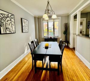 a dining room with a table and chairs at Cozy Home close to New York City in Fairview