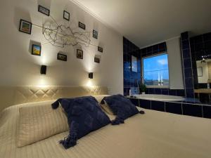 A bed or beds in a room at Angel's Apartment