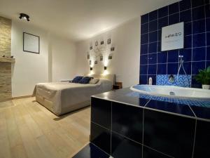A bed or beds in a room at Angel's Apartment