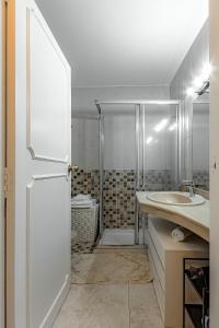 a white bathroom with a sink and a shower at Lovely apartment Lavaggi sea view in Puerto de la Cruz