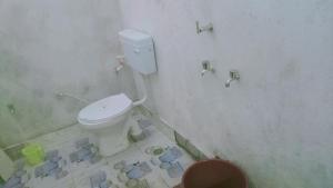 a bathroom with a white toilet in a room at SPOT ON Green Hotel in Meerut