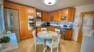 a kitchen with a small table and chairs in it at Casa Julieta, tu hogar en Toledo, ideal Puy du Fou in Bargas +30 photos
