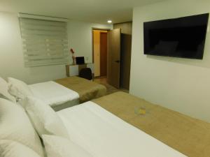 TV a/nebo společenská místnost v ubytování HOTEL MX BOGOTA