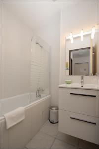 Gallery image of Hôtel Peyramale in Lourdes