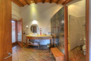 Hotel La Casona de Tita tesisinde bir banyo