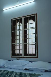 Un pat sau paturi într-o cameră la Prism Holiday Resort PONDICHERRY Kalapet