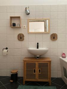 Bilik mandi di Ferienwohnung am Neuen Garten