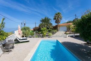 Bazén v ubytování Beautiful villa with stunning view nebo v jeho okolí