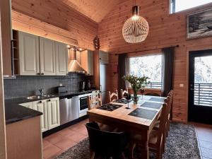 Dapur atau dapur kecil di Lomavuokra Villa Nuottirakka, Levi