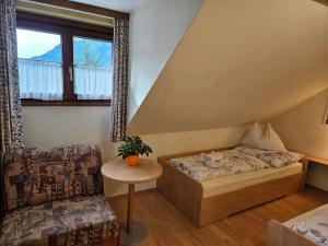 Postel nebo postele na pokoji v ubytování Gasthof-Pension Alt Kirchheim