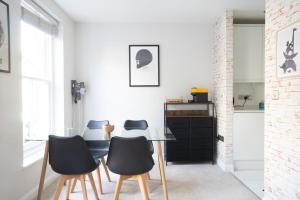 a dining room with chairs and a table at Trendy & Central 2BD Flat -Brick Lane Shoreditch! in London