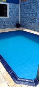A piscina localizada em Casa Mongagua ou nos arredores